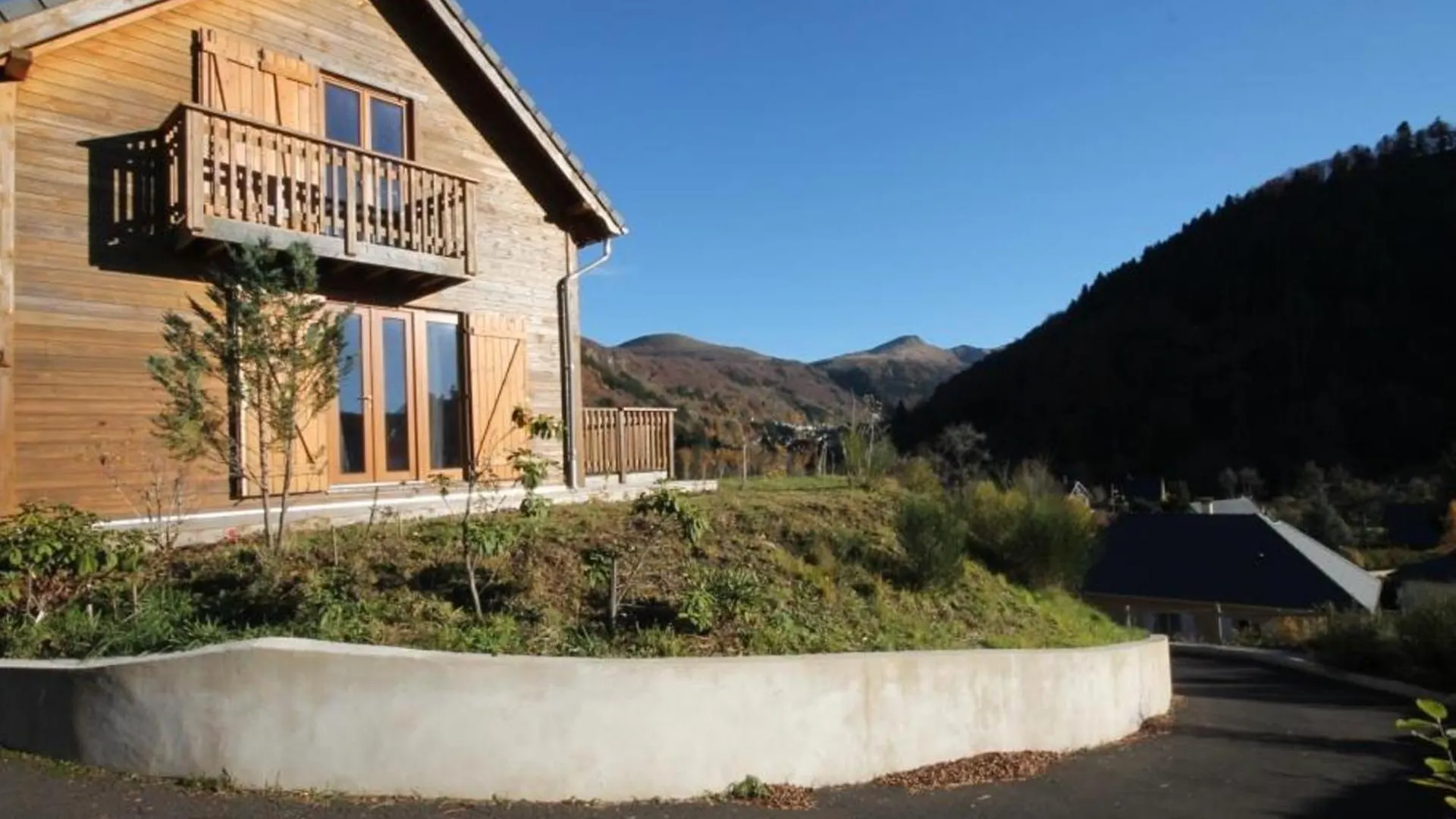 Chalet Confortable 3 Etoiles Avec Terrasse Au Mont-Dore - 6 Pers., 2 Chambres, Wifi - Fr-1-608-10